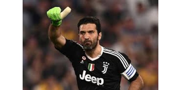 Buffon renova a Juventus por mais um ano